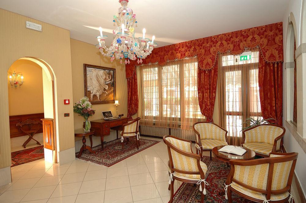 Hotel Hesperia Veneza Exterior foto