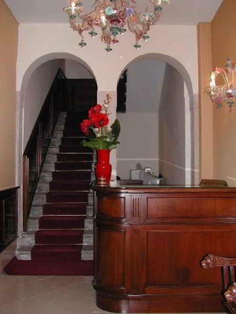 Hotel Hesperia Veneza Exterior foto